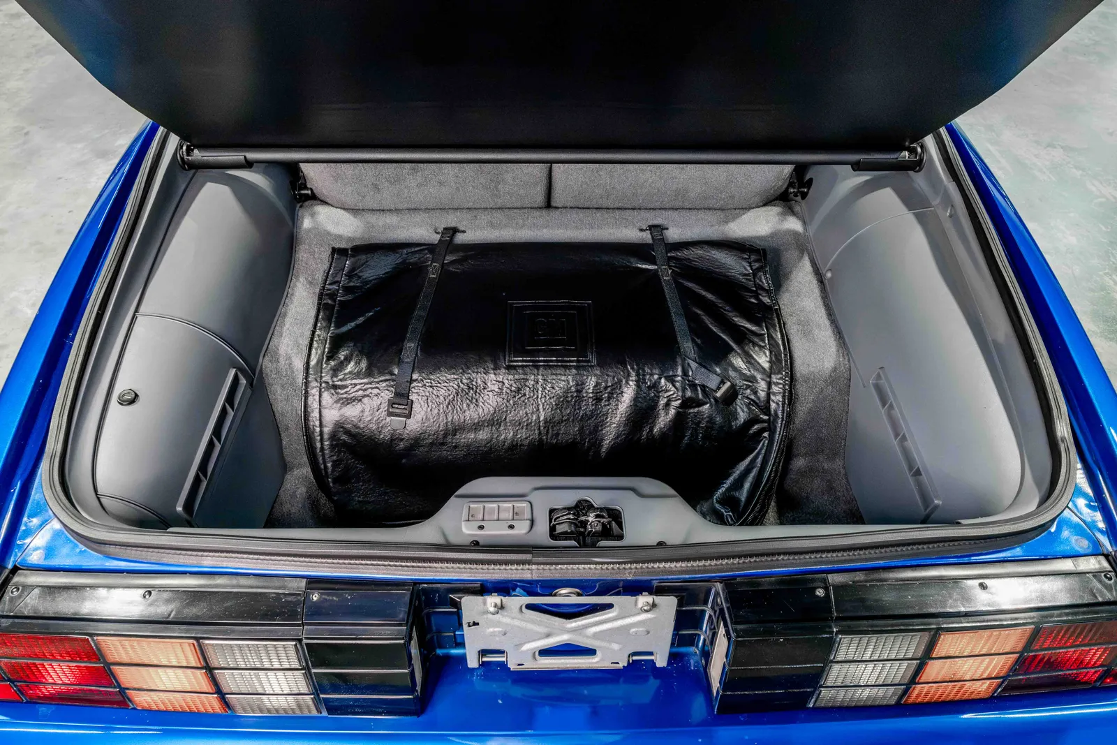1986-Chevrolet-Camaro-Bright Blue Metallic-149653--52.jpg